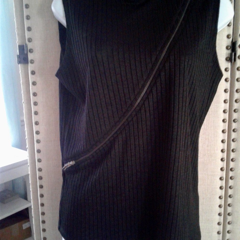 Brittany Humble BLACK ZIPPERS TOP Women medium-sized